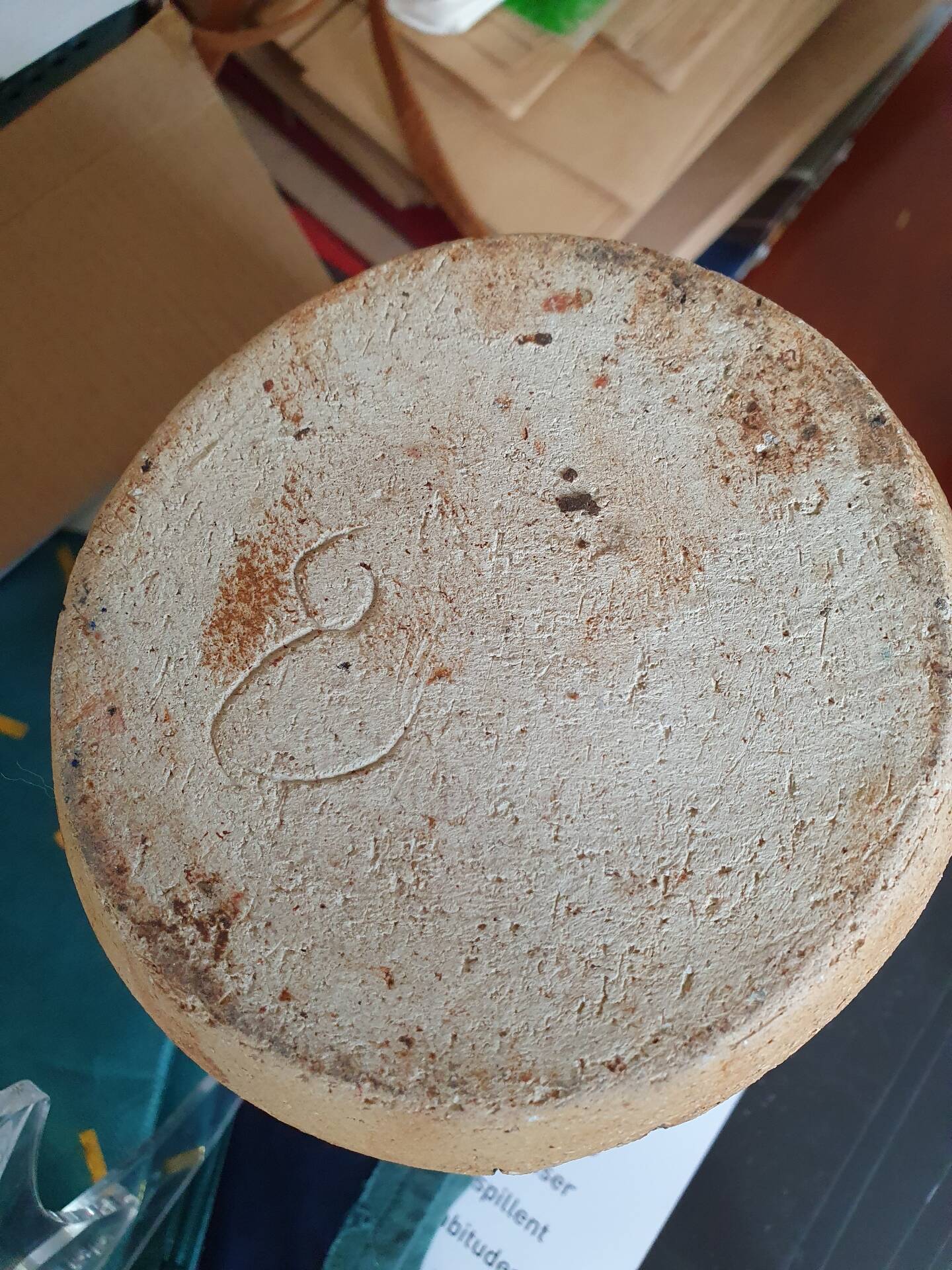 Stoneware vase in raw art