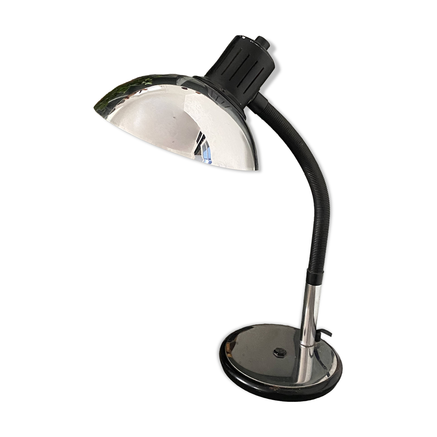 Articulated desk lamp