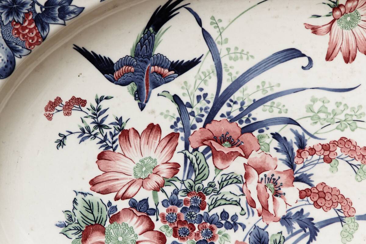 Pair of Japanese ceramic dishes