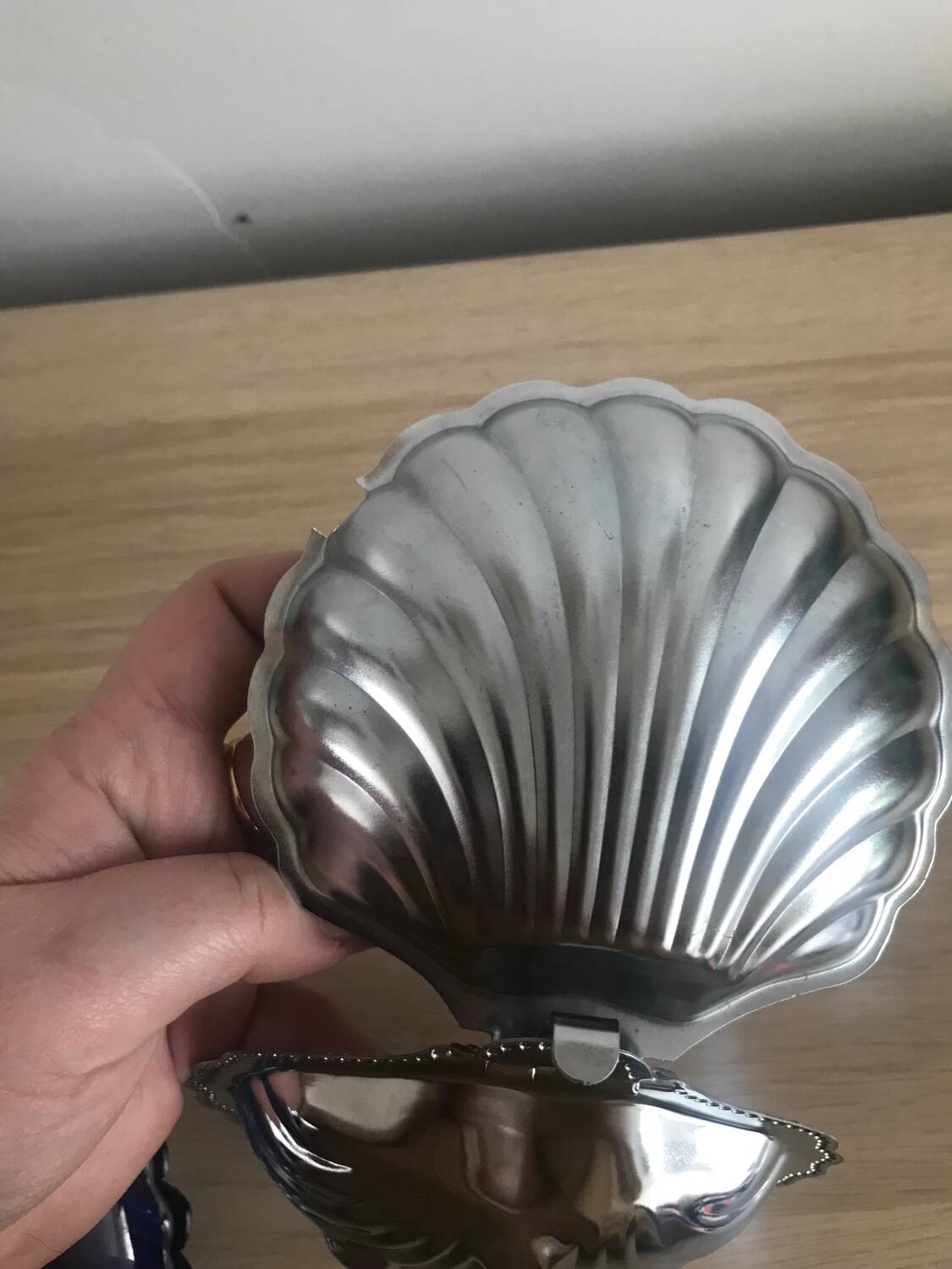 Shell butter dish 1950 with its blue cup