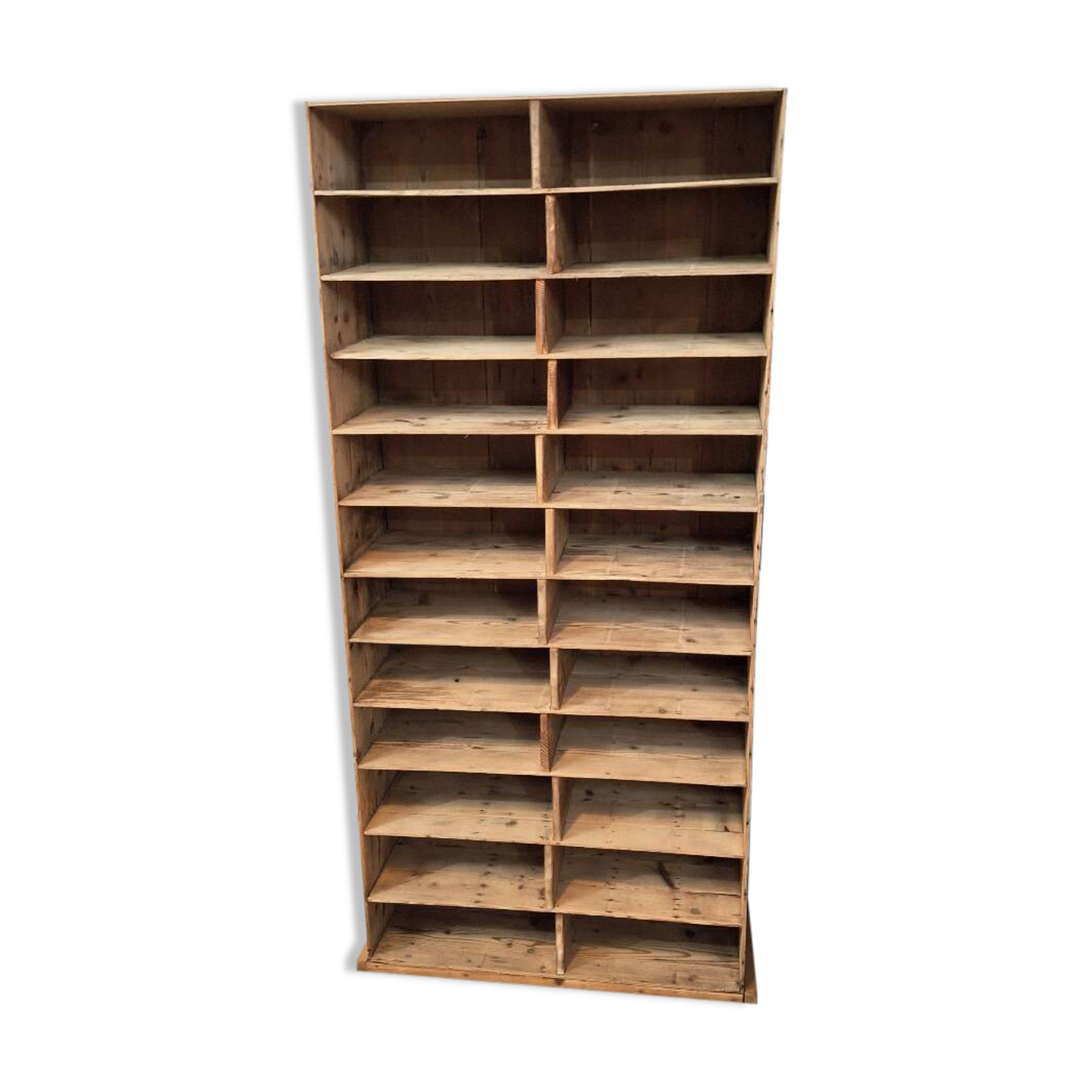 Meuble d'atelier à casiers