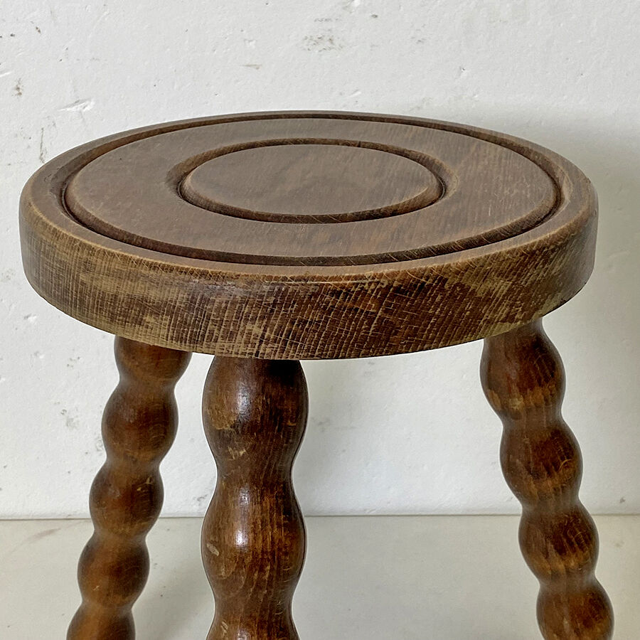 Tripod twisted feet stool