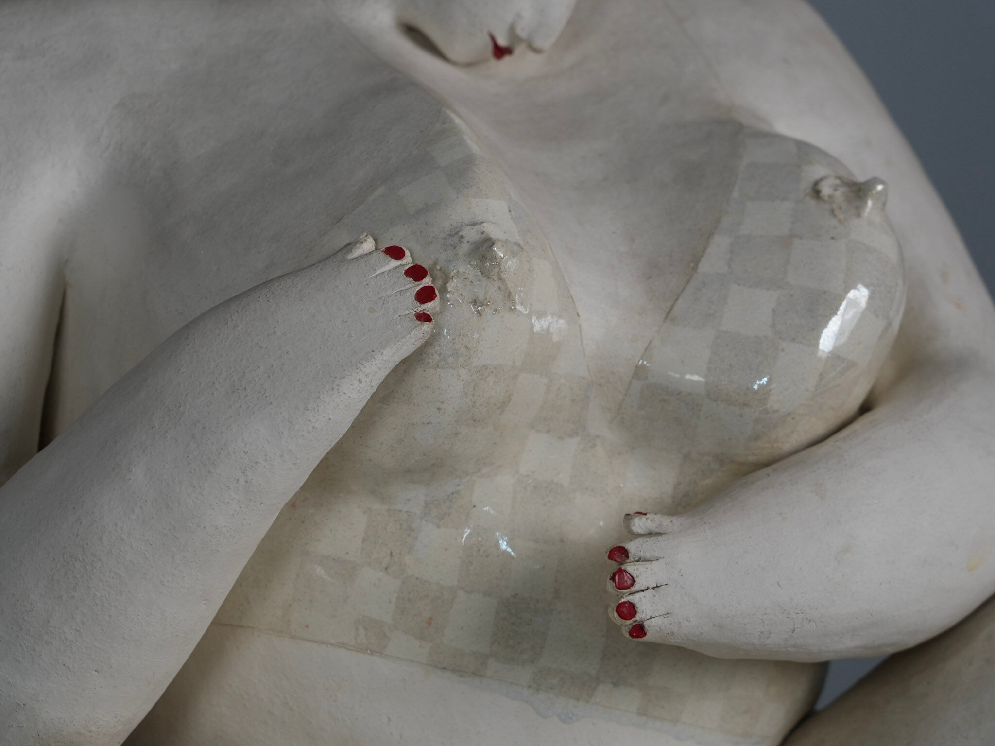 "Courage" expressive ceramic female sculpture by Evelyn van Baarda, Netherlands, 1981