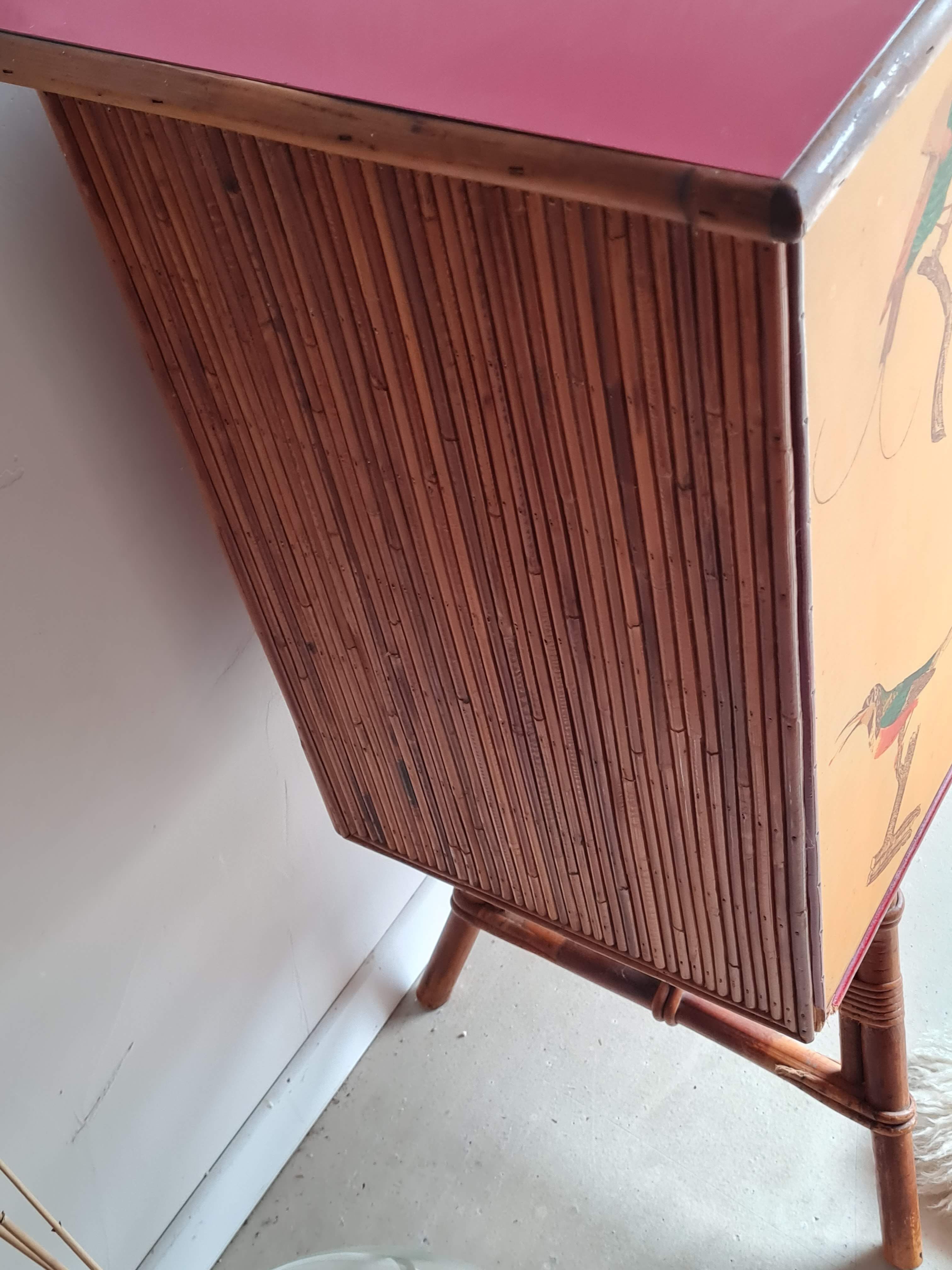 Bar rattan foot compass