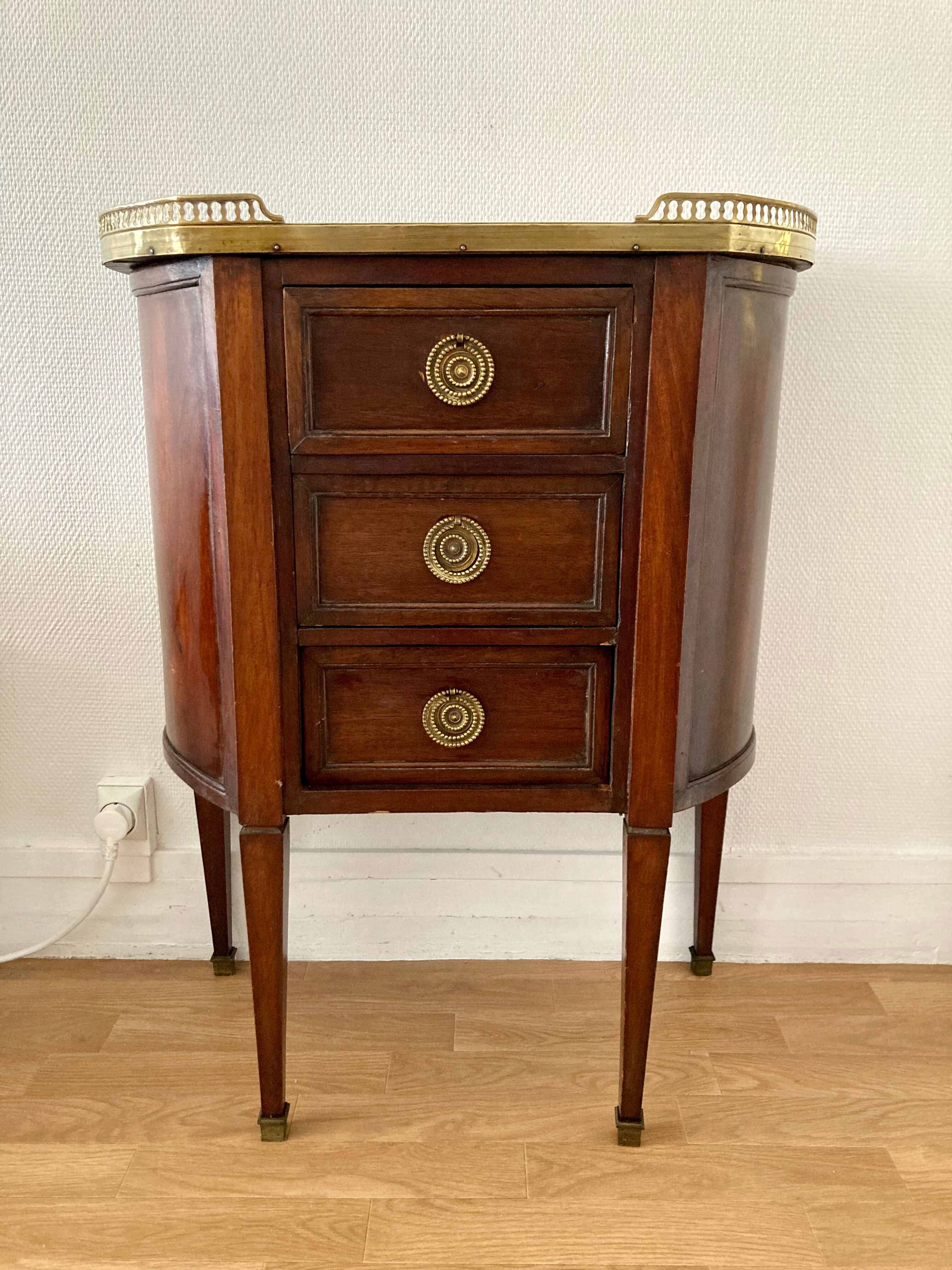 Commode demie lune style Louis XVI