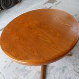 Scandinavian round table