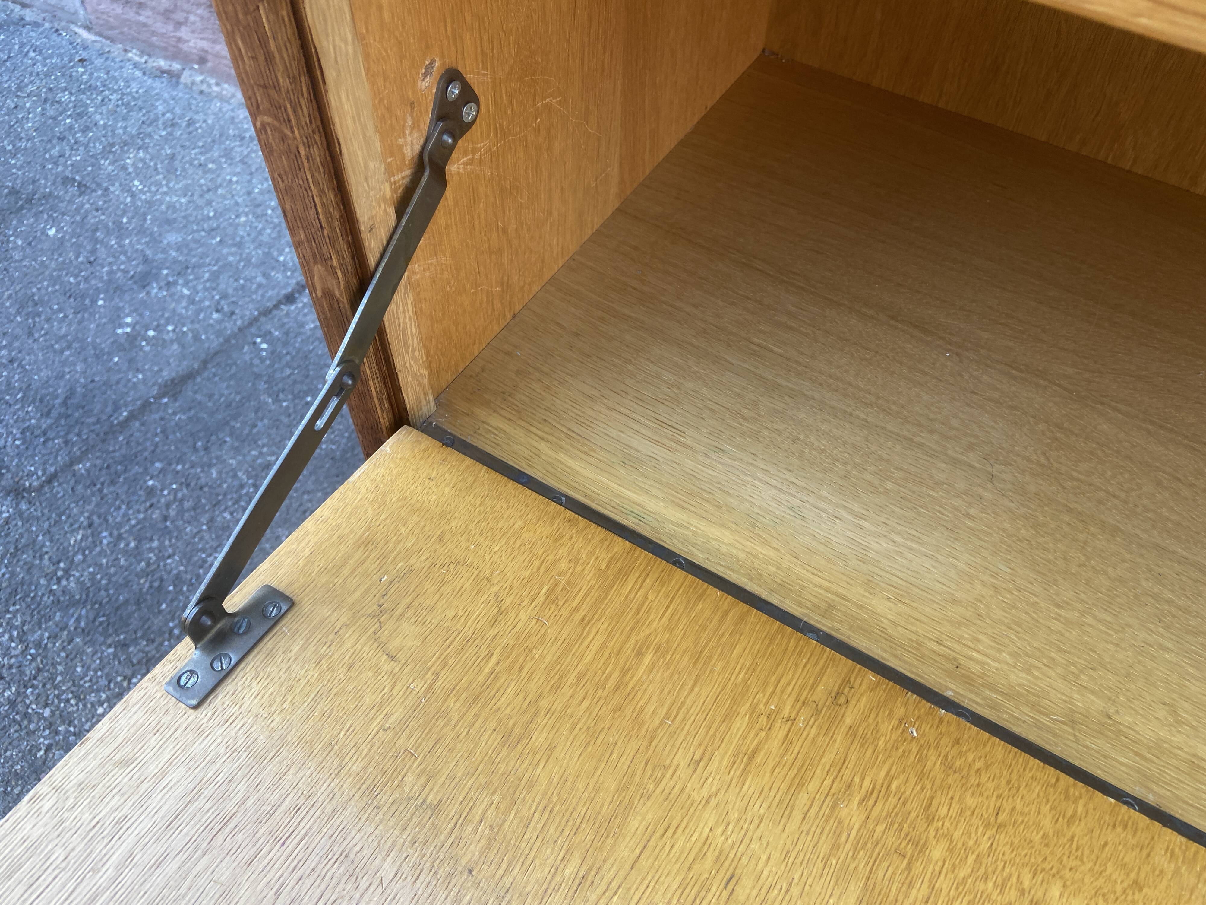 Scandinavian secretary