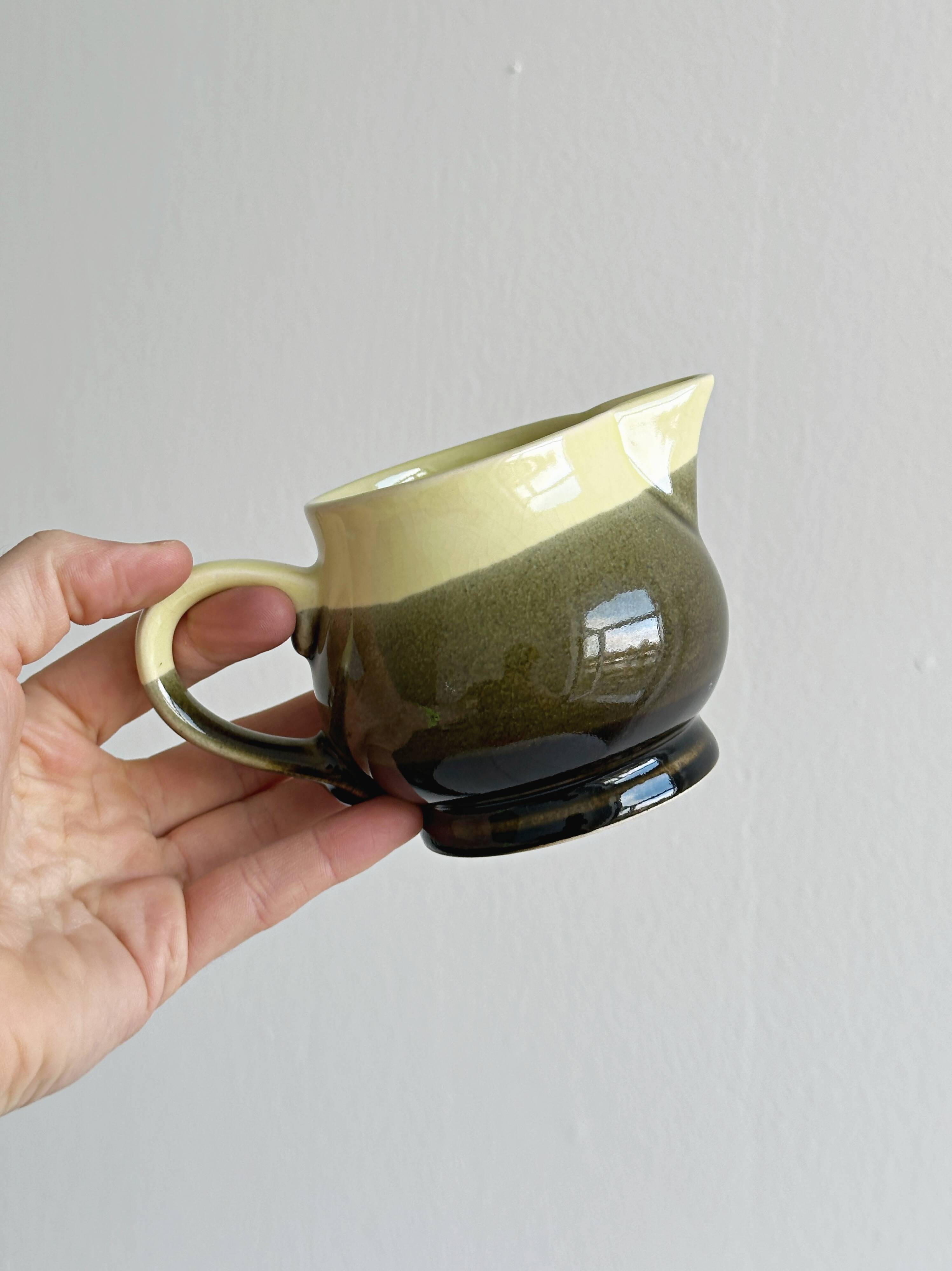 Two-tone milk jug