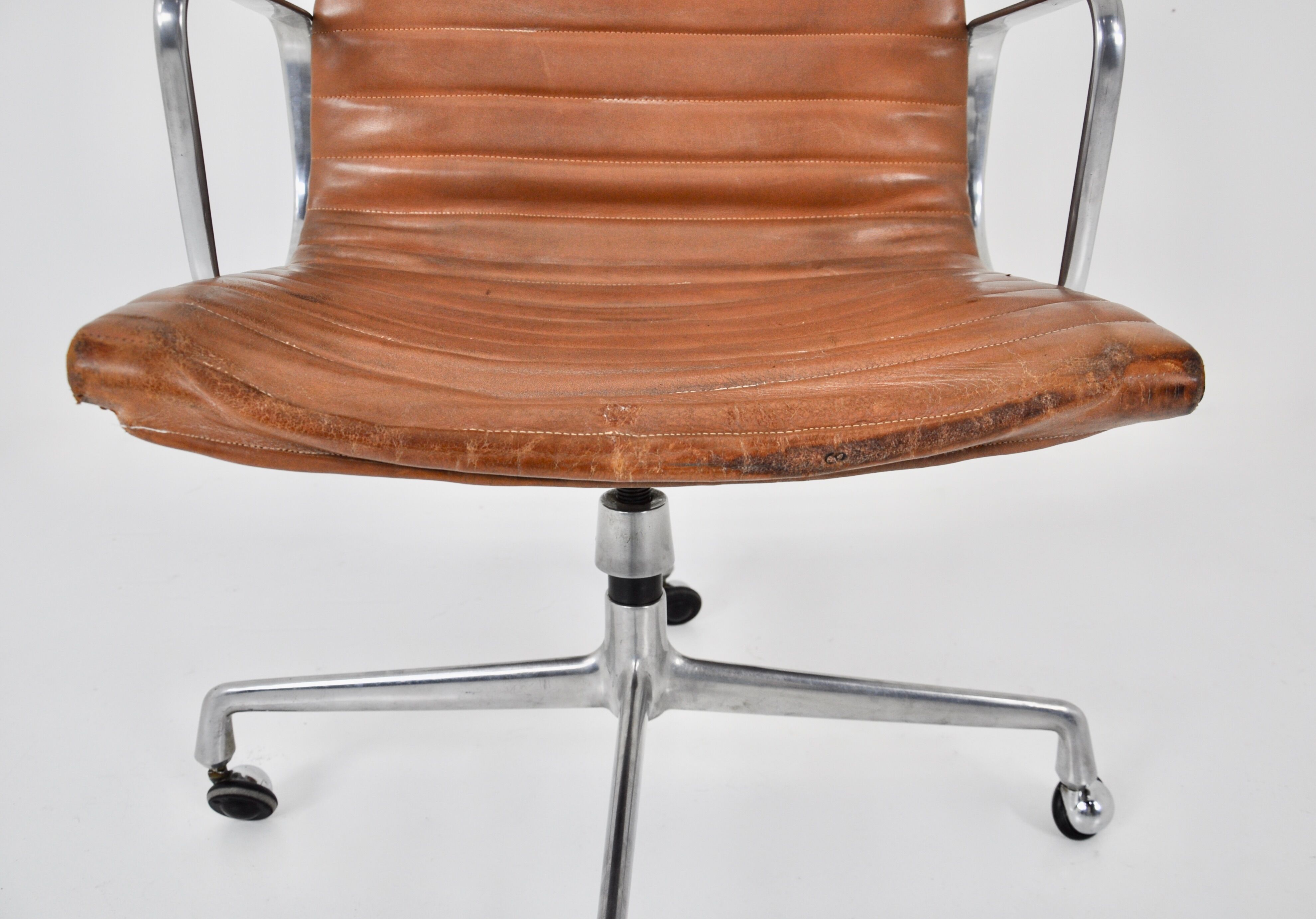 Office chair by Charles & Ray Eames for Herman Miller 1970S