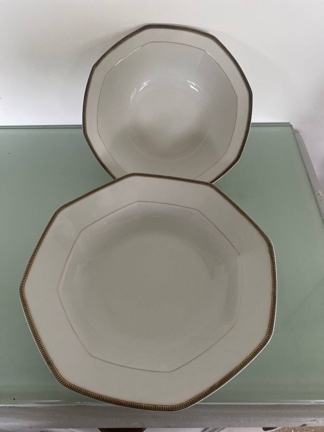 2 plats en porcelaine