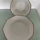 2 plats en porcelaine
