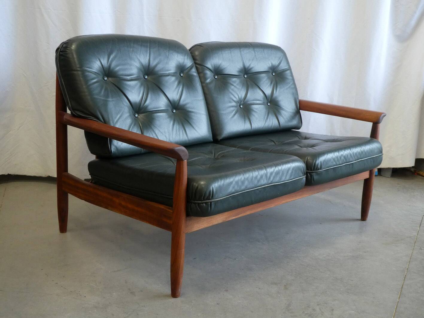 Scandinavian sofa in teak and green leather