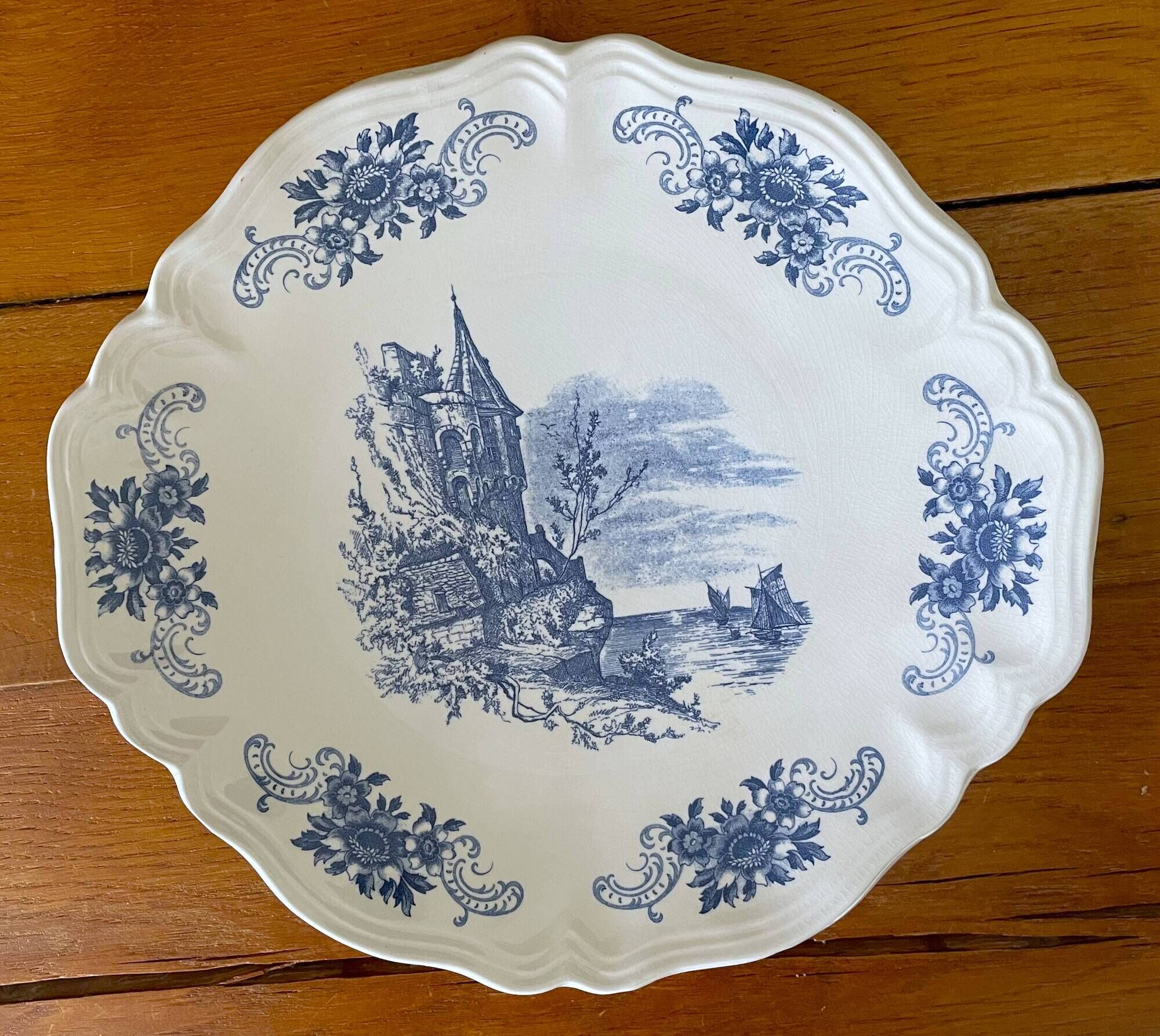 Antique pie dish in Sarreguemines faience.