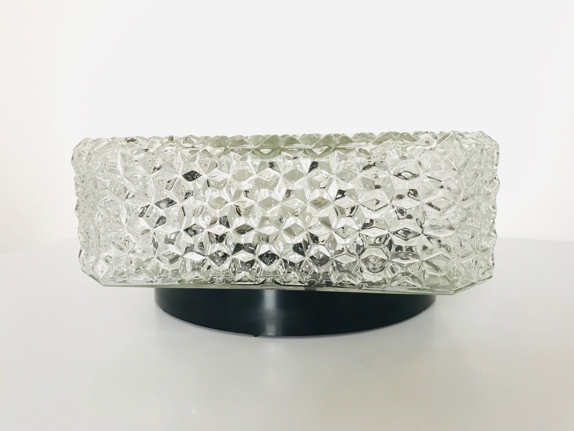 Square chiselled glass ceiling