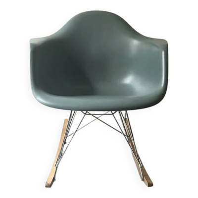 Fauteuil rocking chair design Eames Plastic Armchair RE RAR, edition Vitra