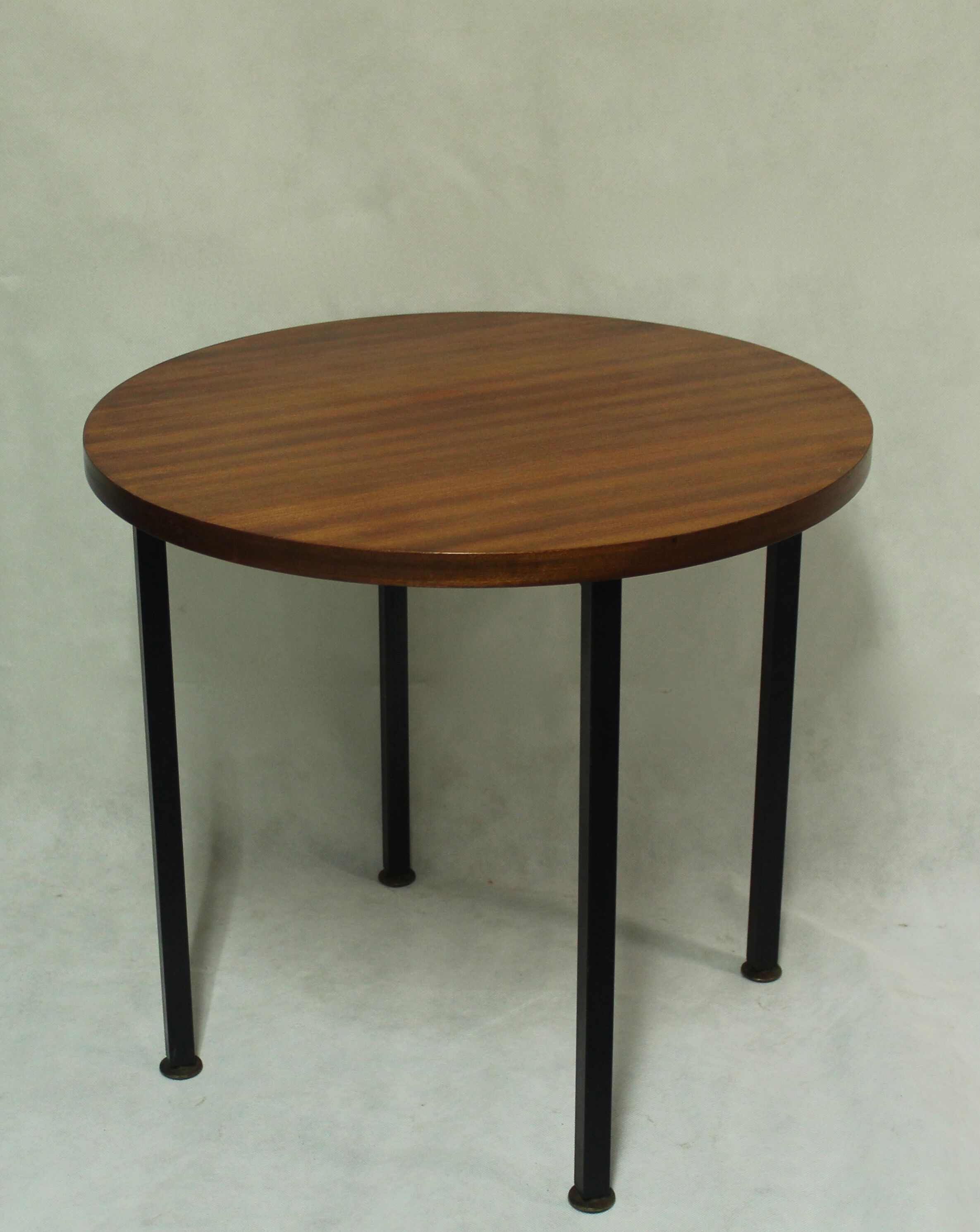 Scandinavian round table