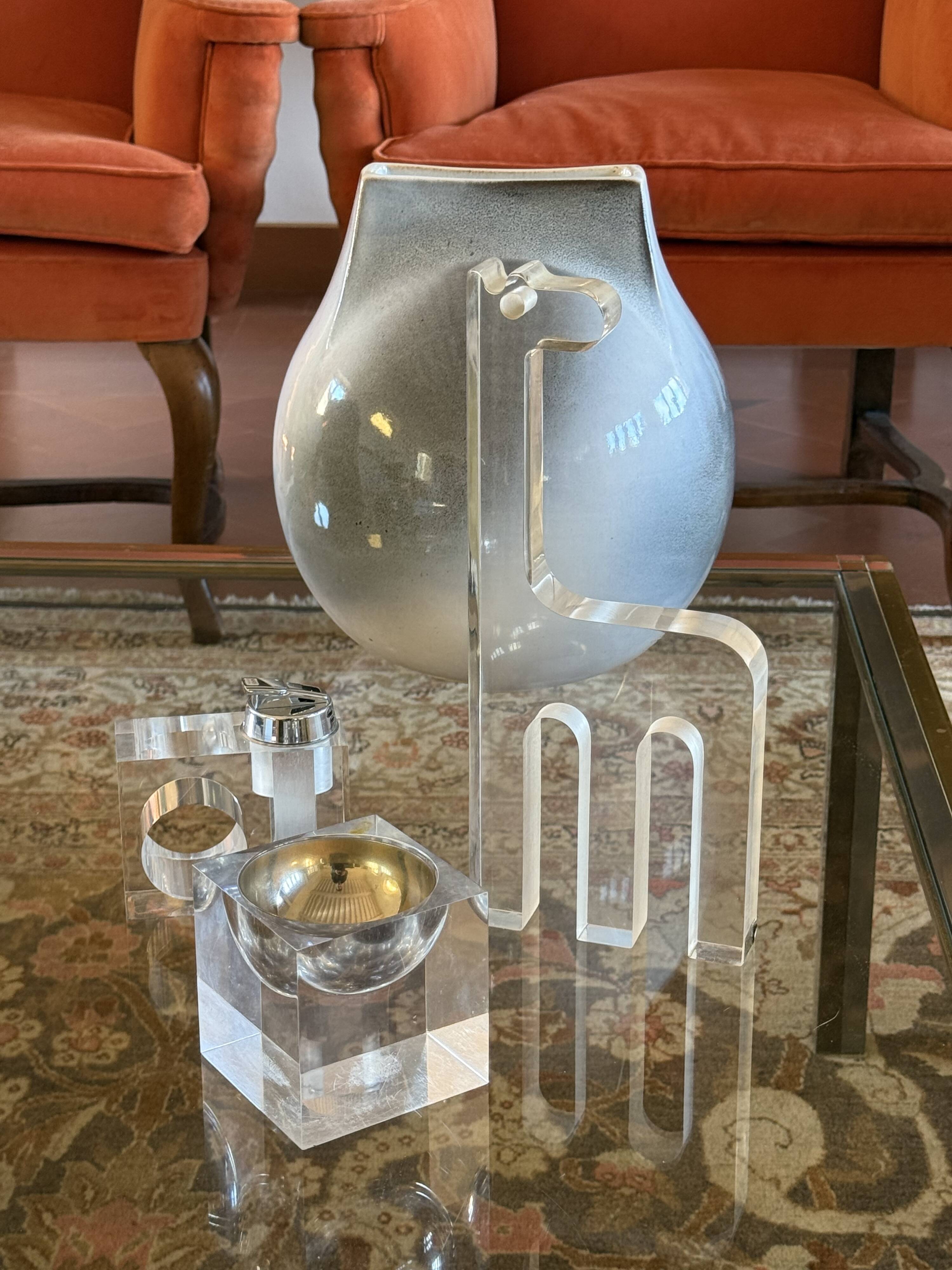 Space age clear lucite table lighter, Italy 1970s