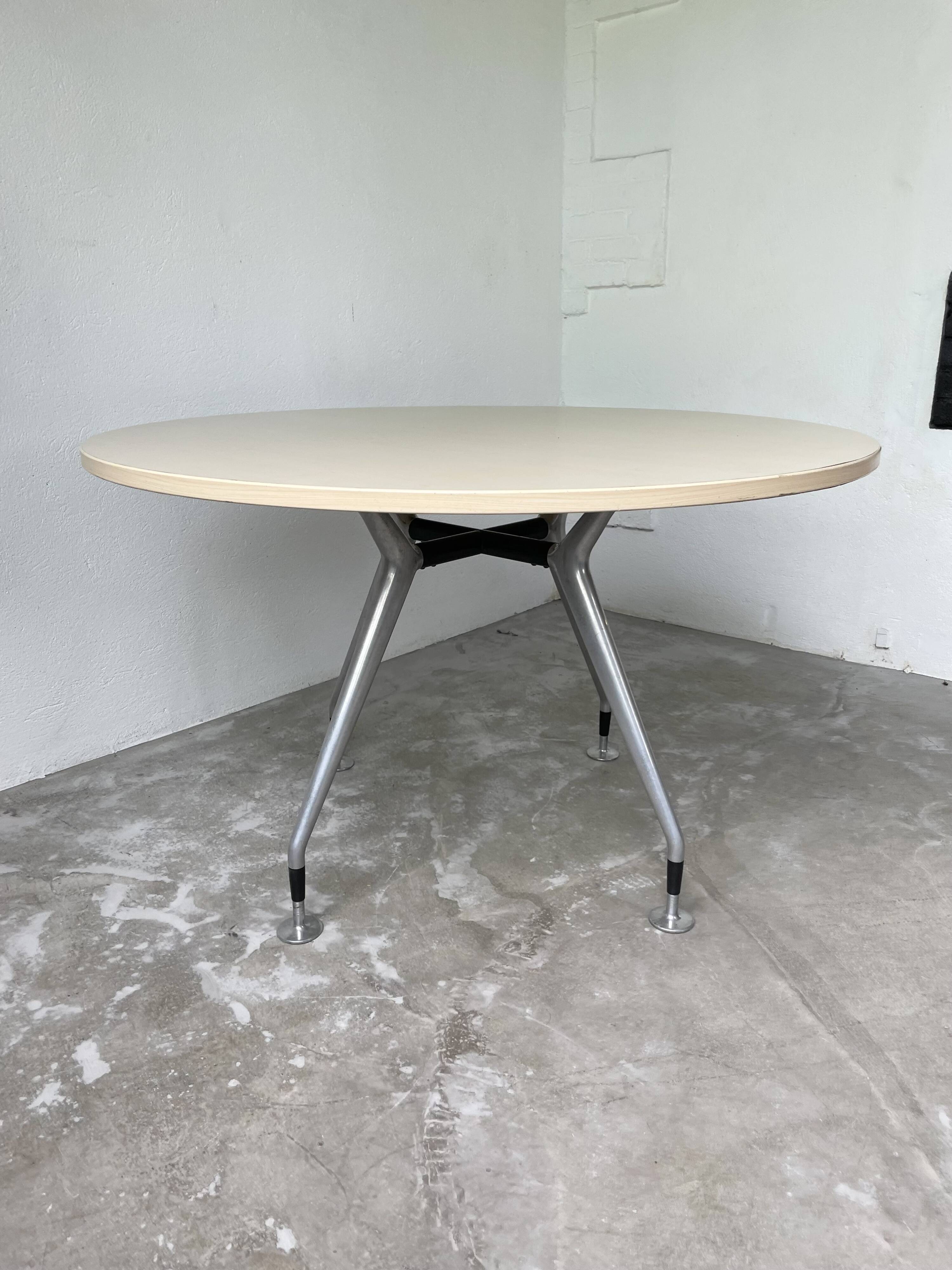 Tecno Nomos Round Table Brushed Metal