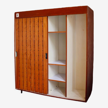 Armoire Charlotte Perriand provenant des Arcs, circa 1968, pin et contreplaqué.