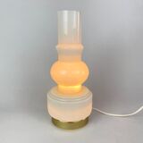 Lampe de table en verre opale et laiton plaqué, milieu du siècle, années 1960
