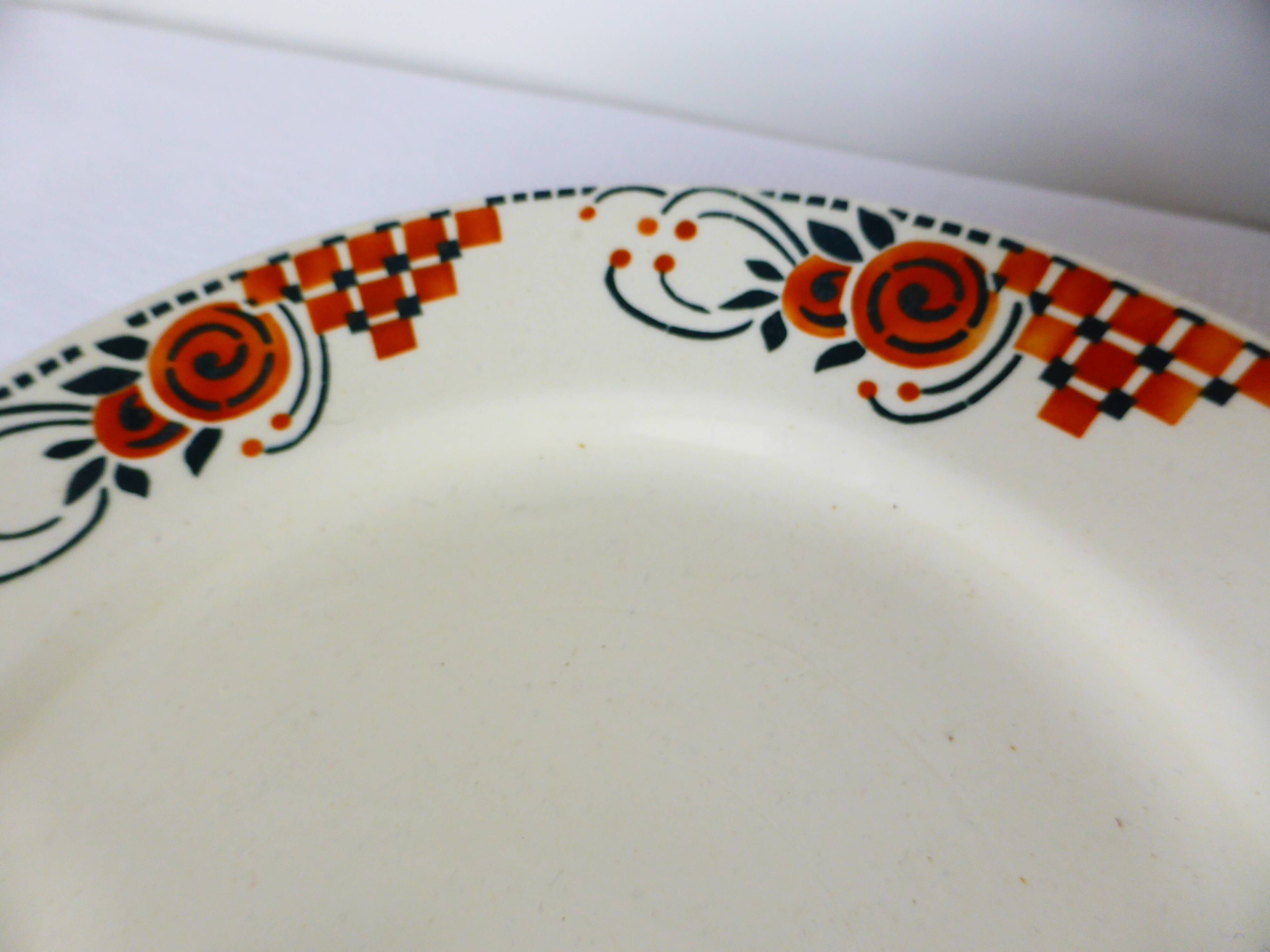 Flat serving dish on pedestal compote from St Amand, Roubaix model 210781