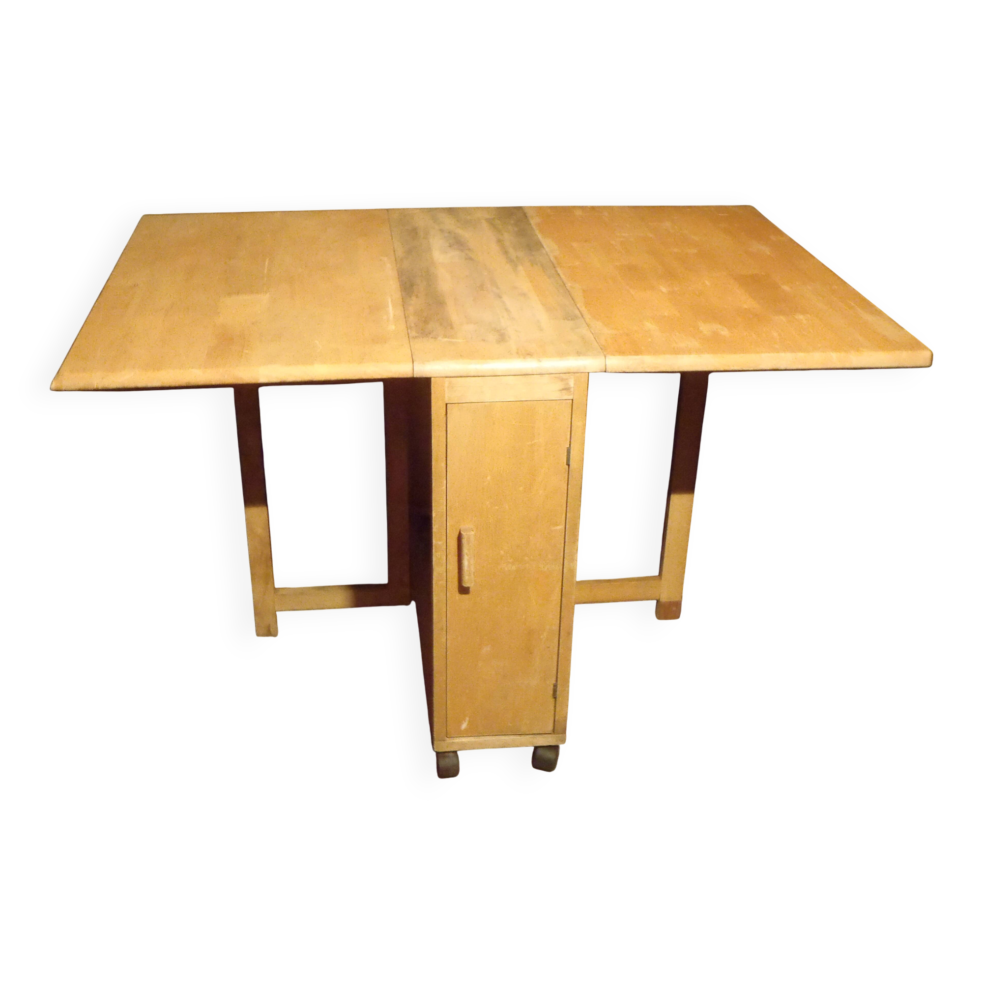 Folding table.