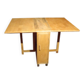 Folding table.