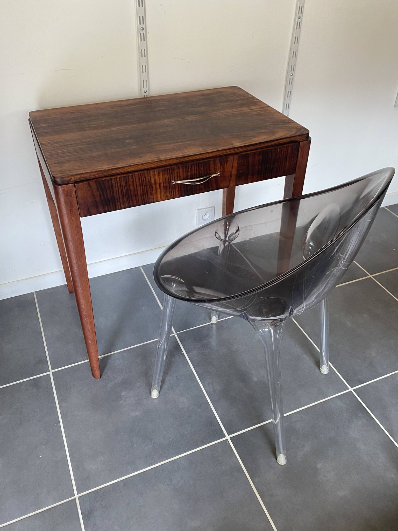 Table d’appoint, bureau 1 tiroir en placage de palissandre, 1950