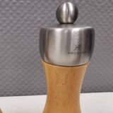 Salt and pepper set with Peugeot grinder.