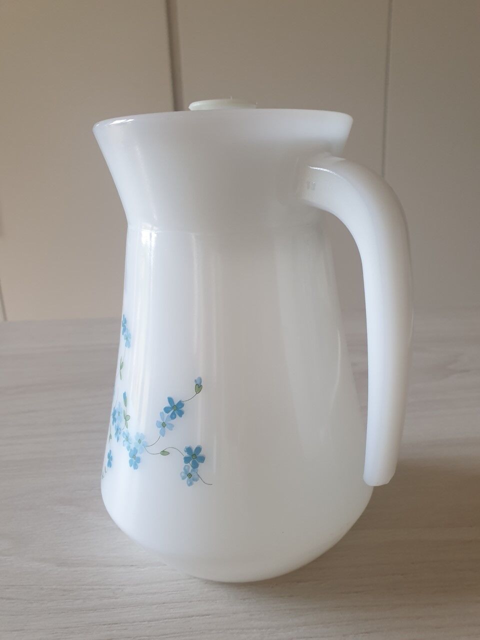 Pitcher Arcopal forget-me-not 70s