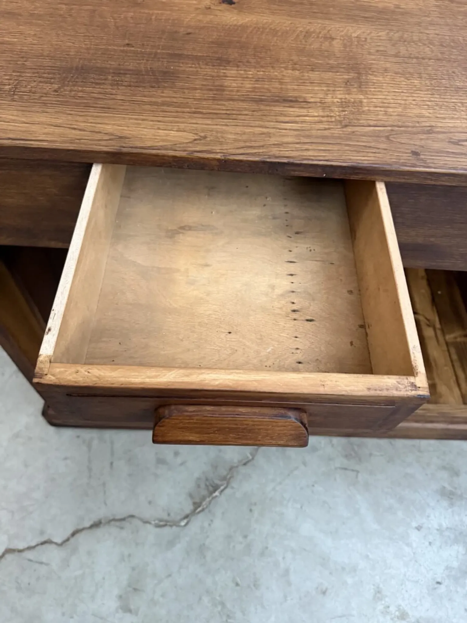 Oak counter from the early 20th century.