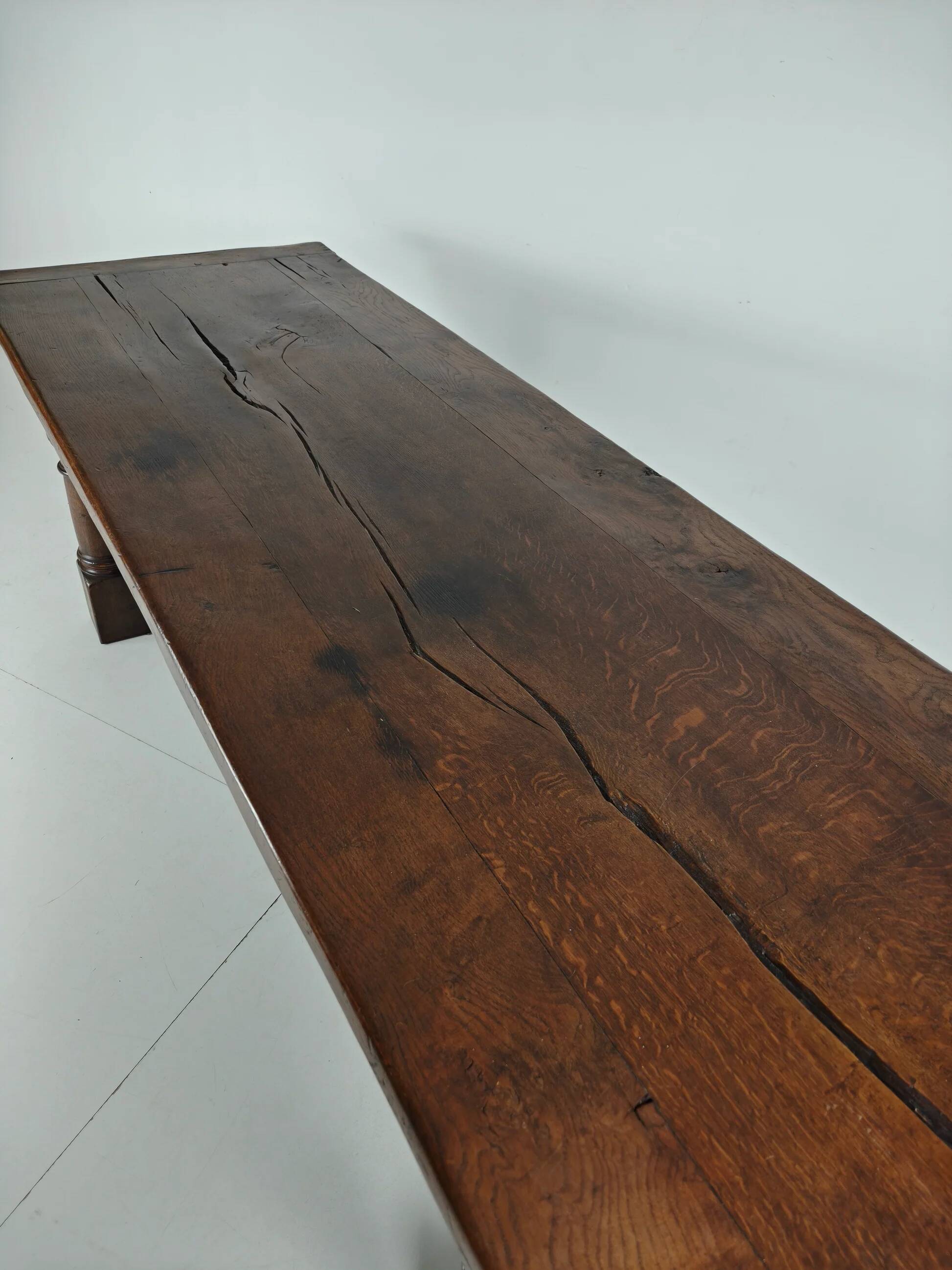 Table à manger anglaise en chêne massif, XXe siècle