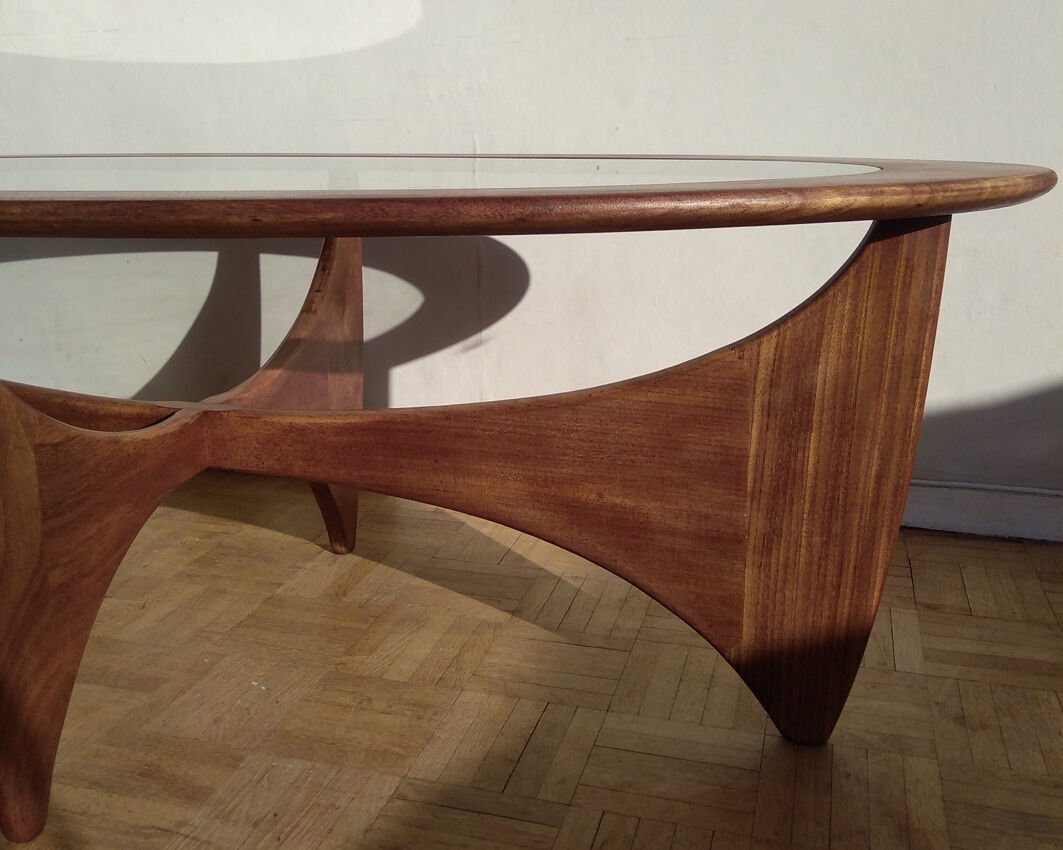 Astro model oval coffee table - designer Victor Wilkins - Edition G Plan - 1960