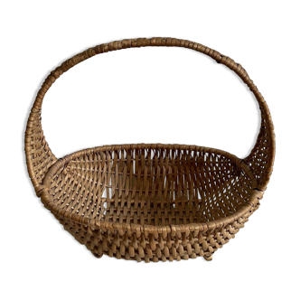 Oval wicker basket