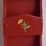 Vintage mail holder and matching plant holder in red painted wood - floral decor - 1970s