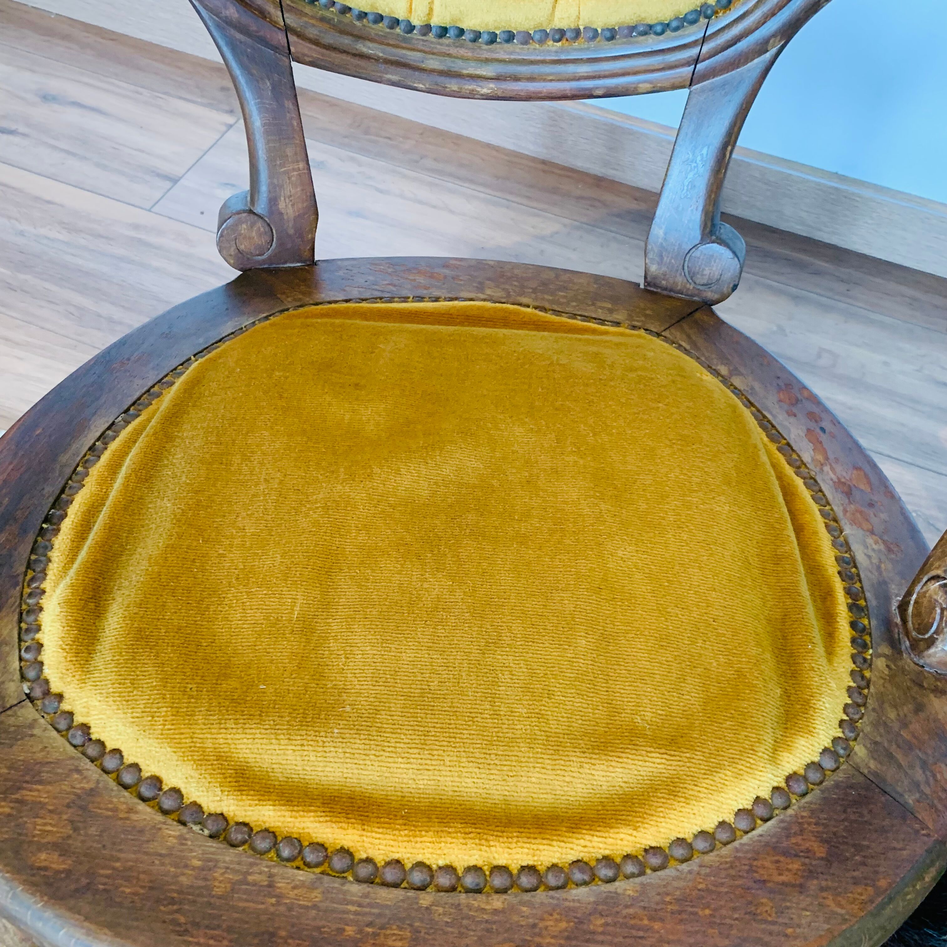 Rocking chair back medallion