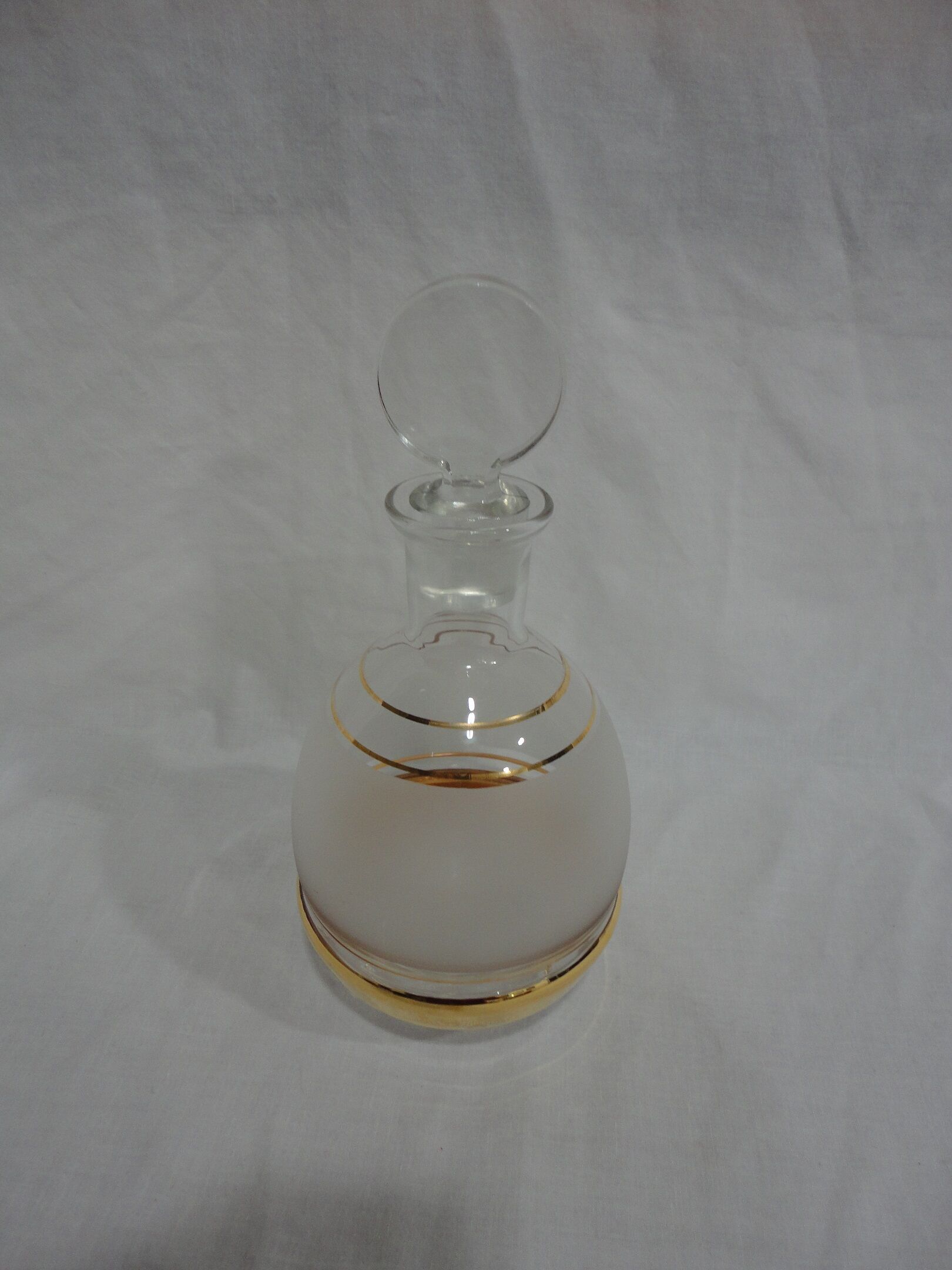 Nice vintage shape decanter ball