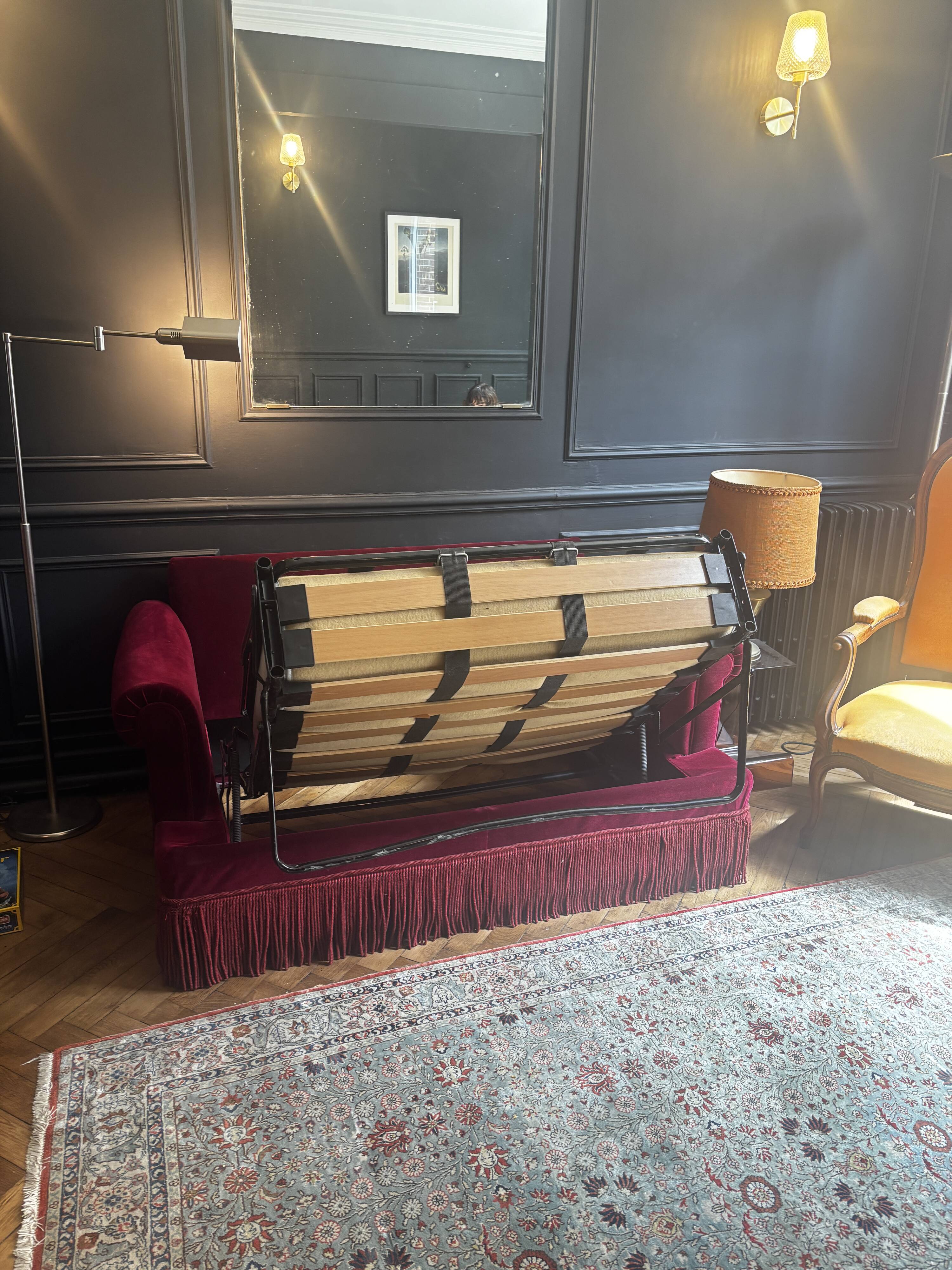 Napoleon III style convertible sofa for the Hotel de la Paix. Unique!