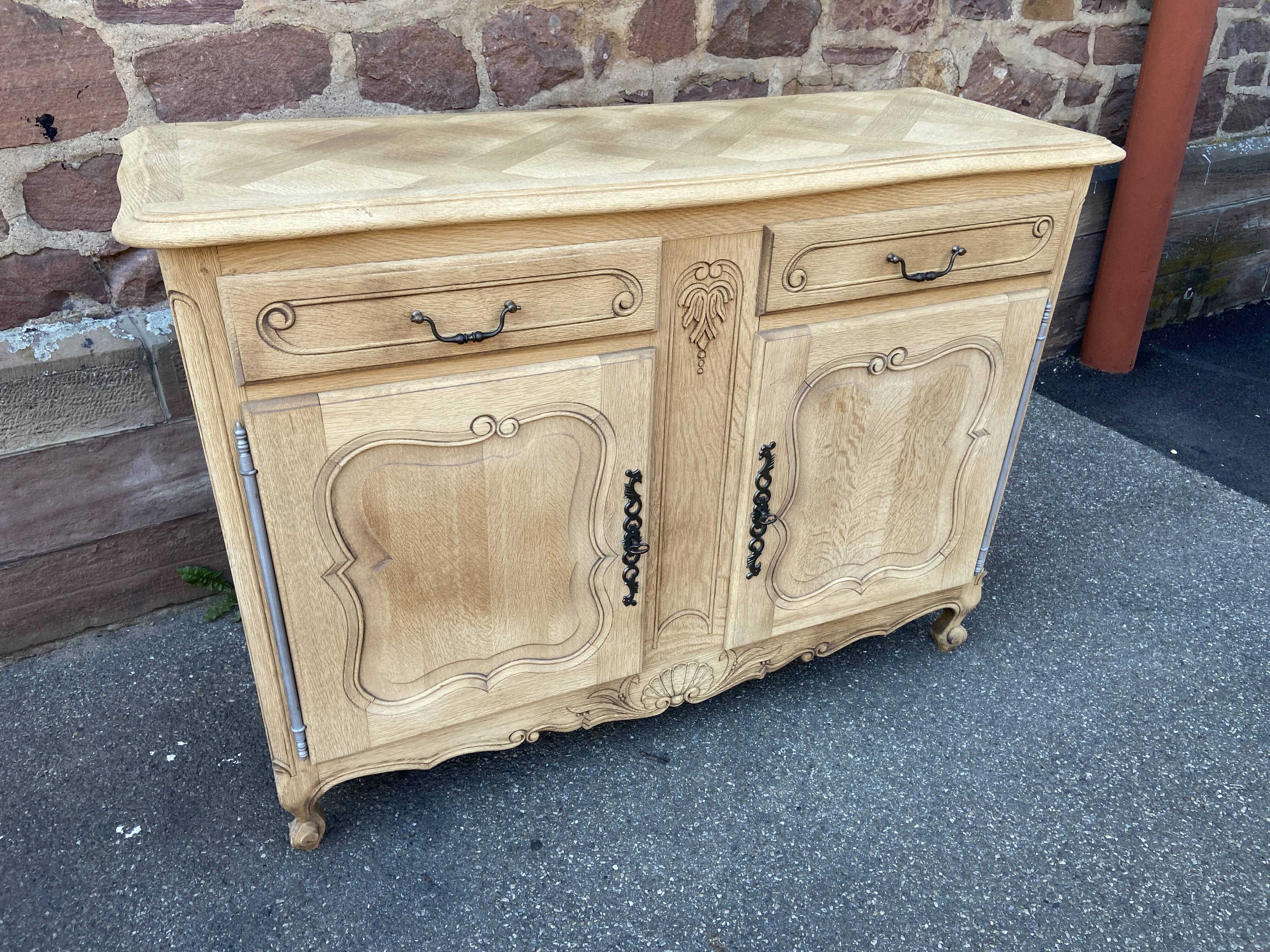 Buffet Baroque Louis XV in natural oak
