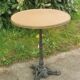 Table vintage de bistrot parisien