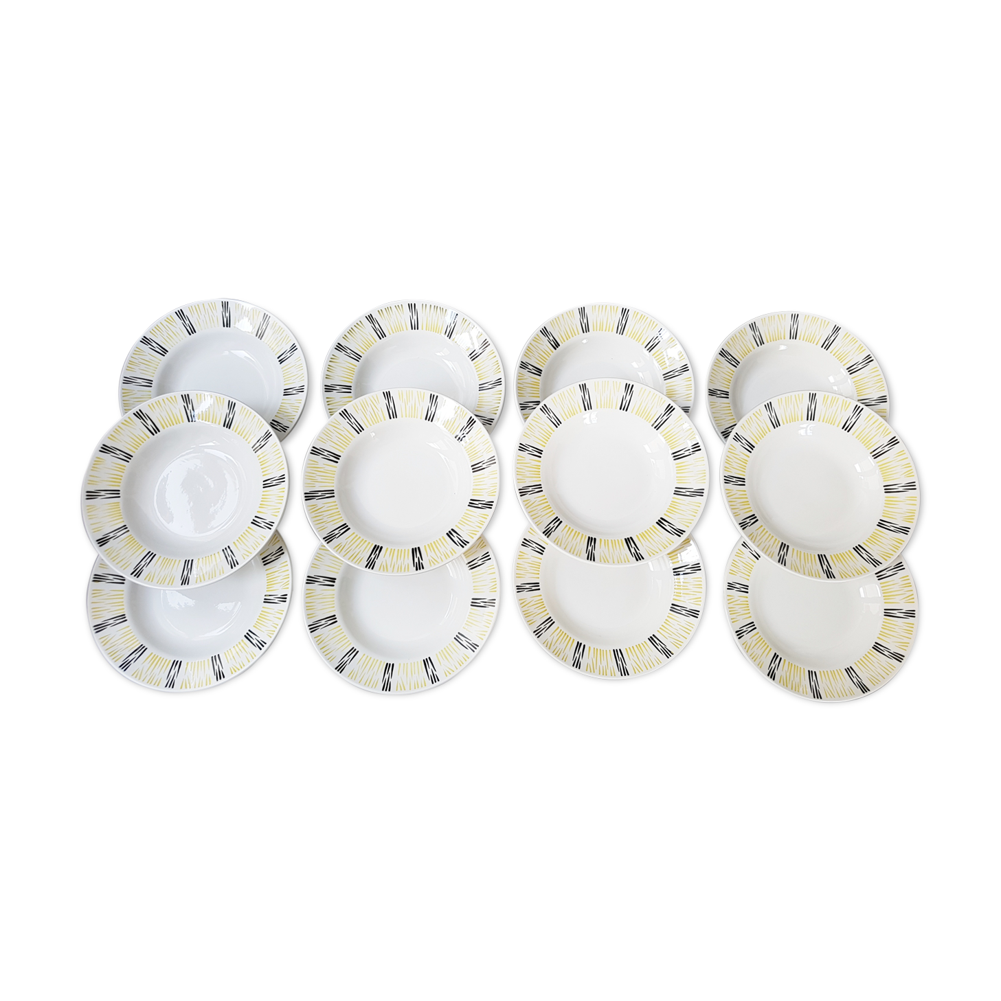 Suite de 12 assiettes creuses des années 50
