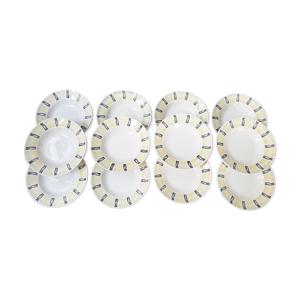 Suite de 12 assiettes