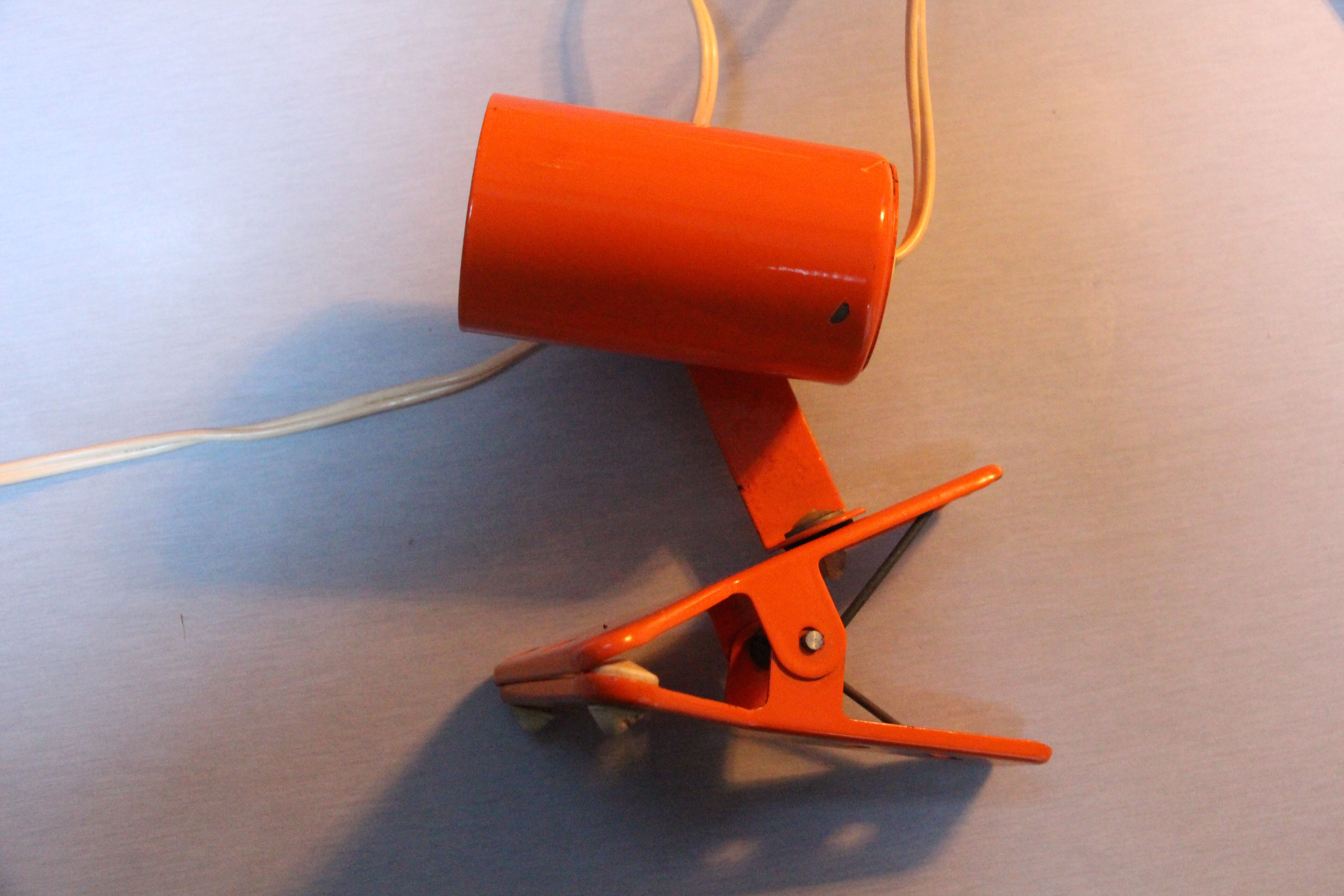 Seventies orange clip spot