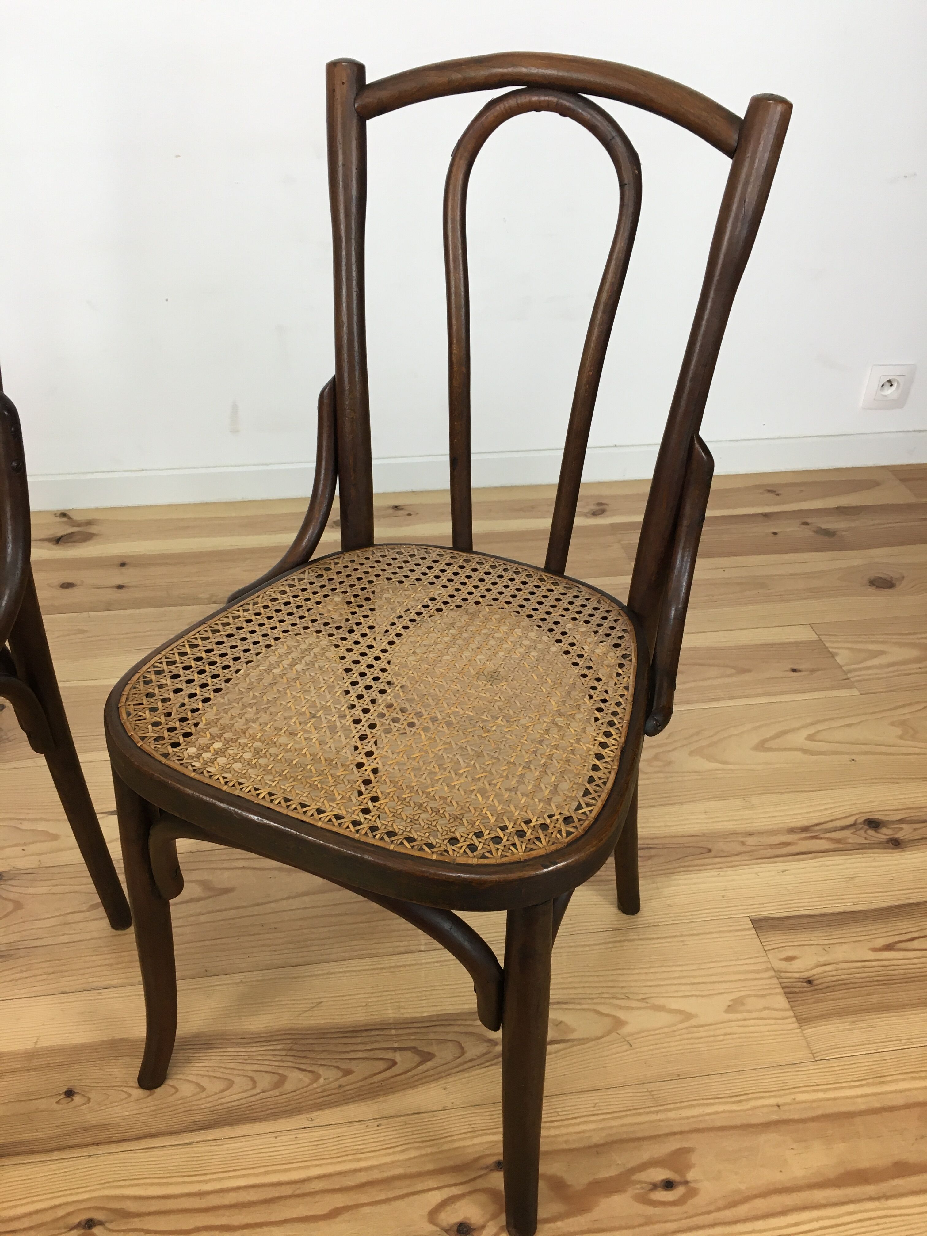 2 chairs in curved wooden and canning