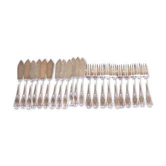 Set of 12 cutlery with silver metal fish