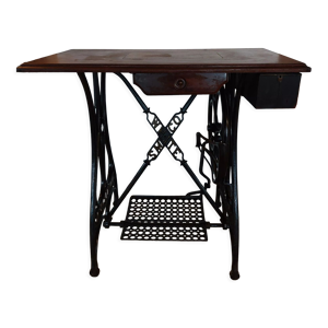 Console sur pied d'une machine