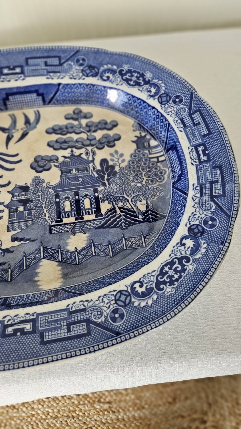 Oval dish, Chinese decoration, French porcelain, 19th century.