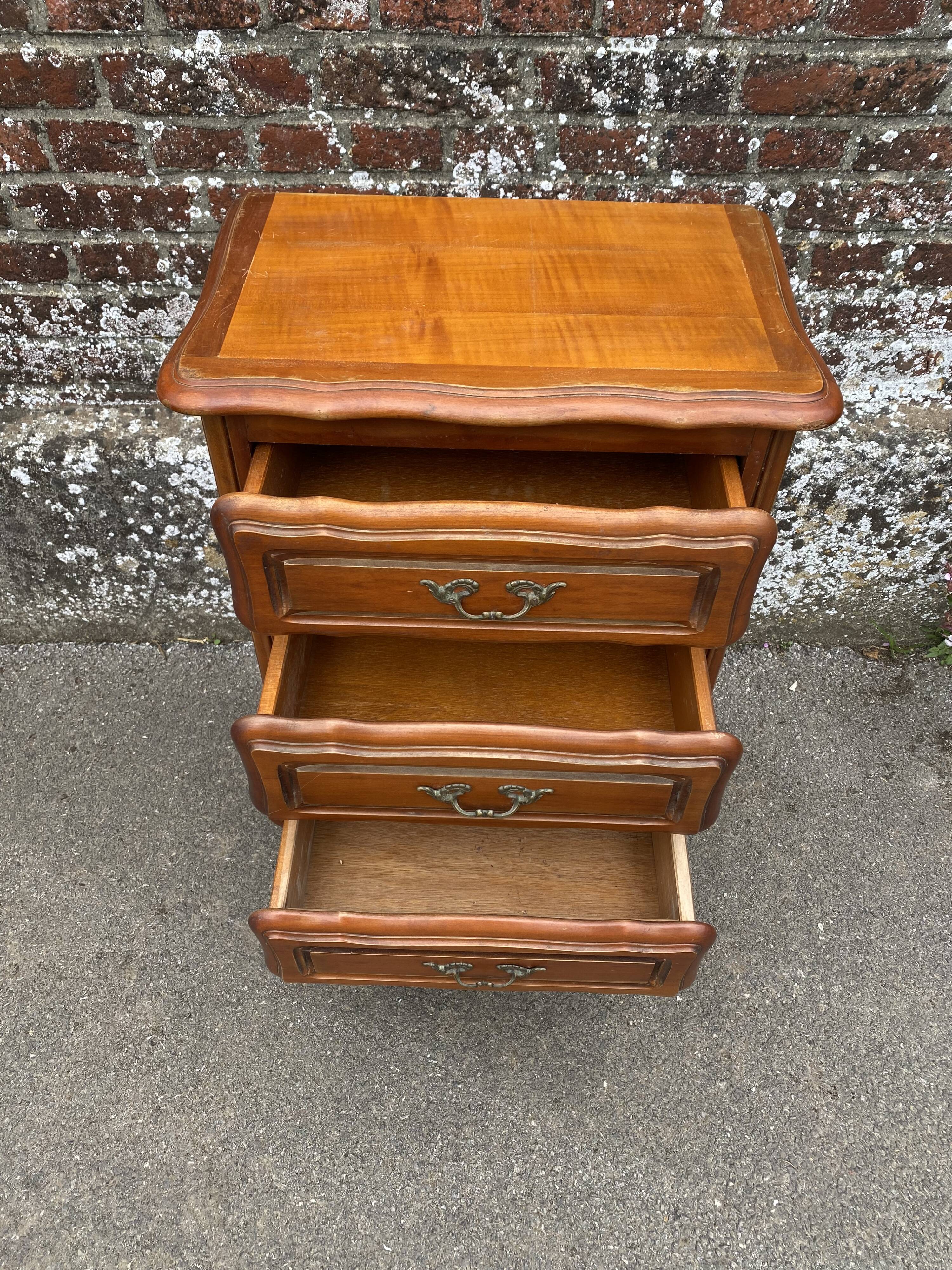 Small modern Louis XV style chest of drawers in solid stained beech, wooden top, 3 drawers with handle