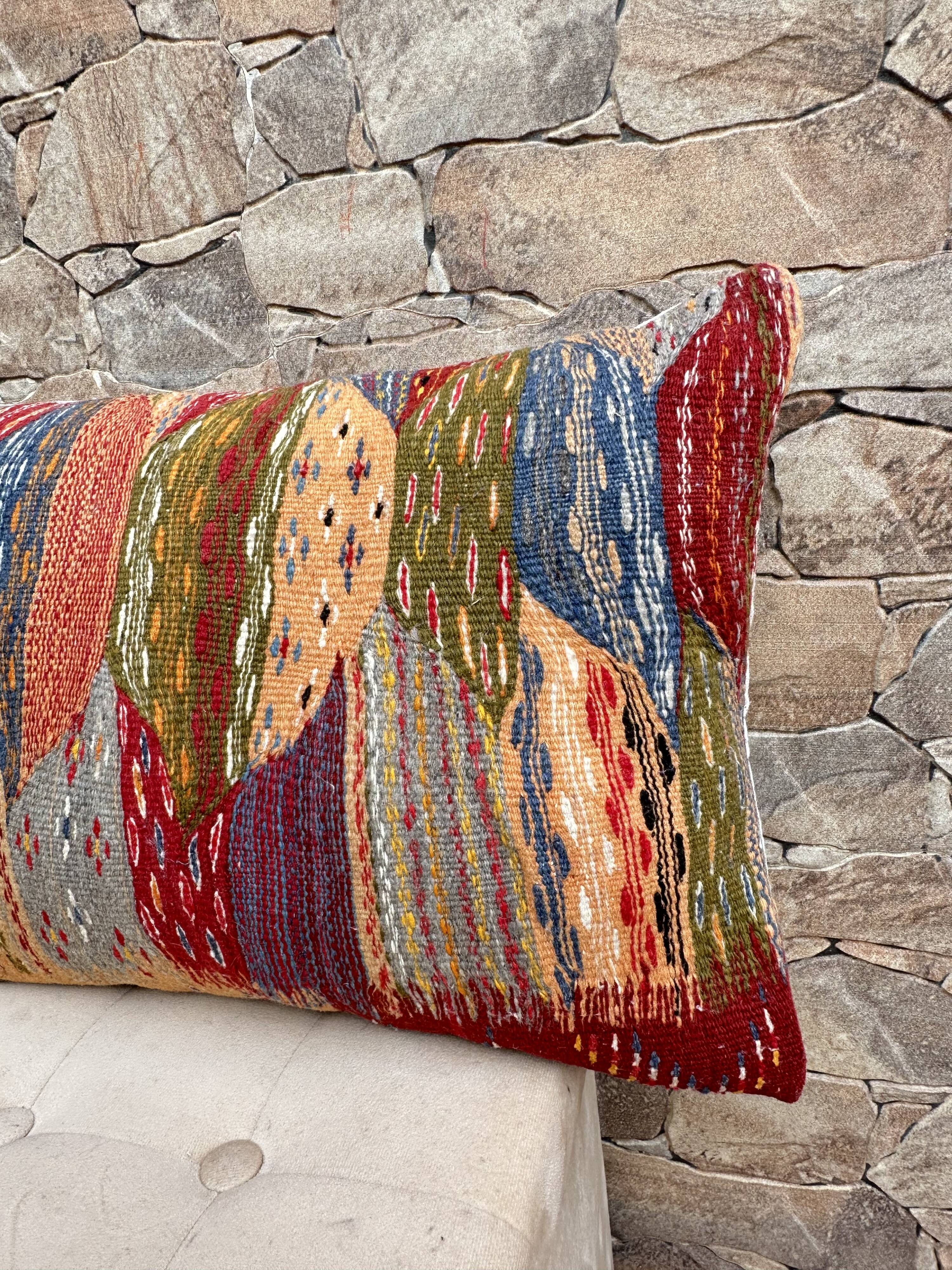 Magnifique coussin Kilim berbère vintage du Maroc