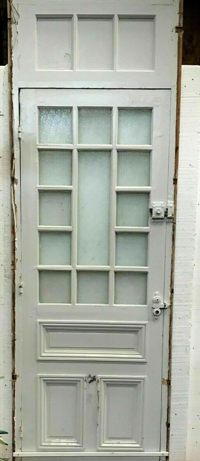Porte de service à petits carreaux et imposte vitrée XX siècle